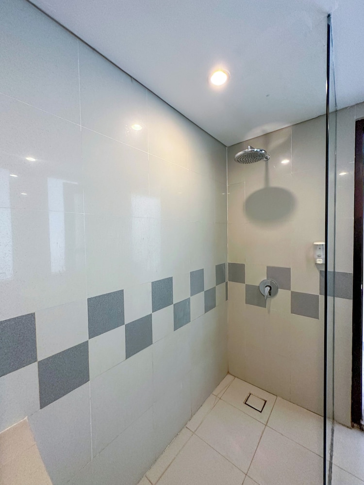 Deluxe Room with Pool View photo 2