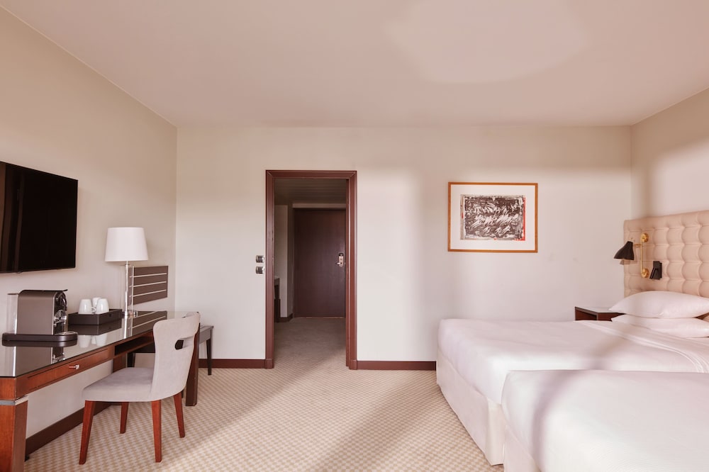 Deluxe Room, 2 Queen Beds - Photo 4