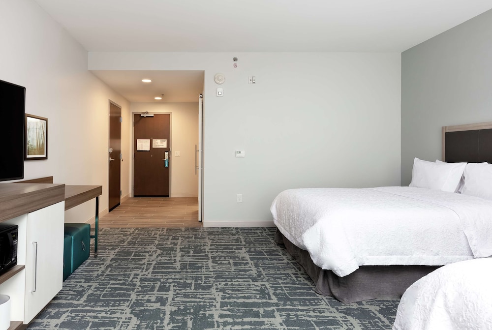Room, 2 Queen Beds, Accessible, Bathtub