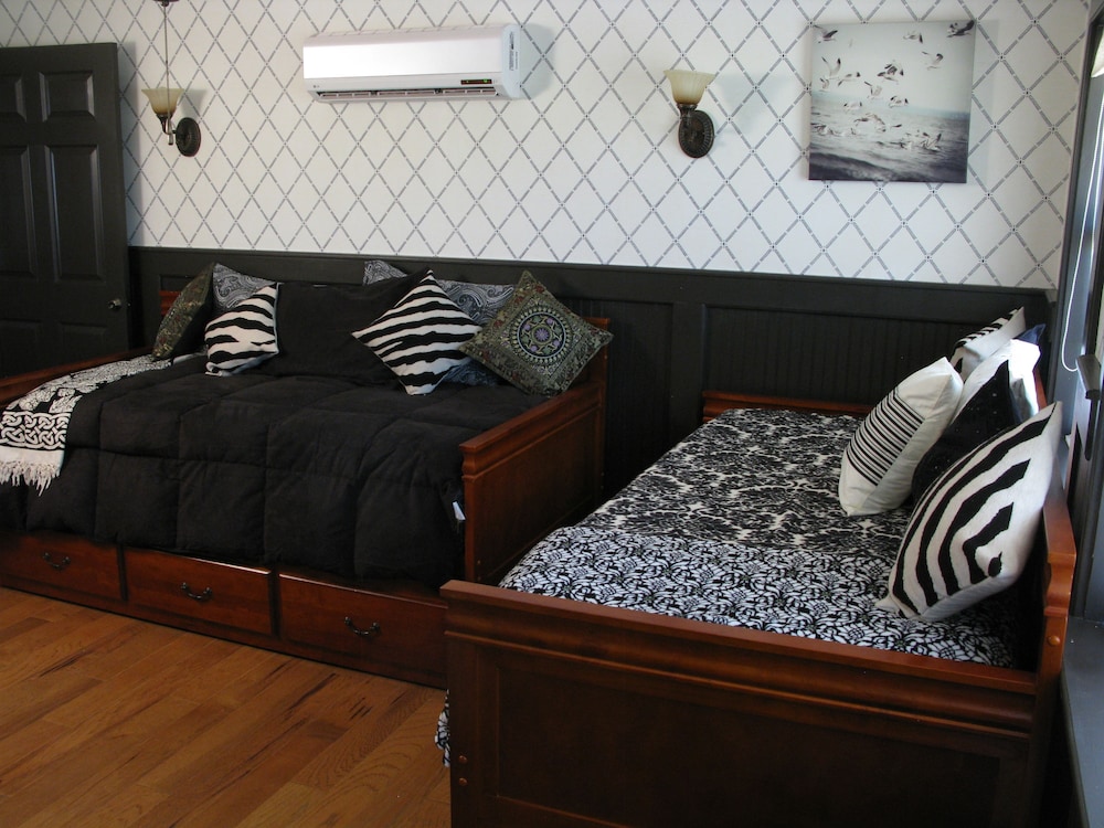 Deluxe Cabin (Front) photo 1