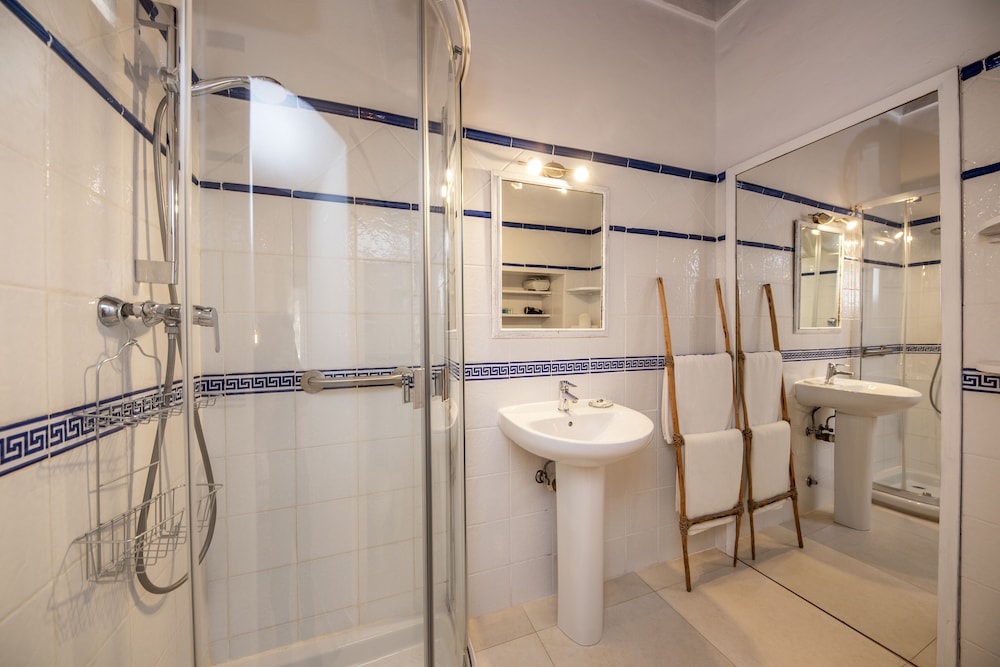 Standard Double Room, Ensuite (Turqueta) photo 3