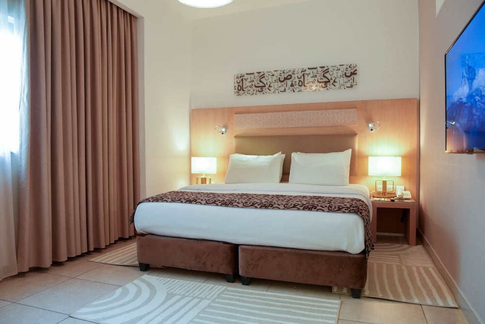 Suite - Photo 1