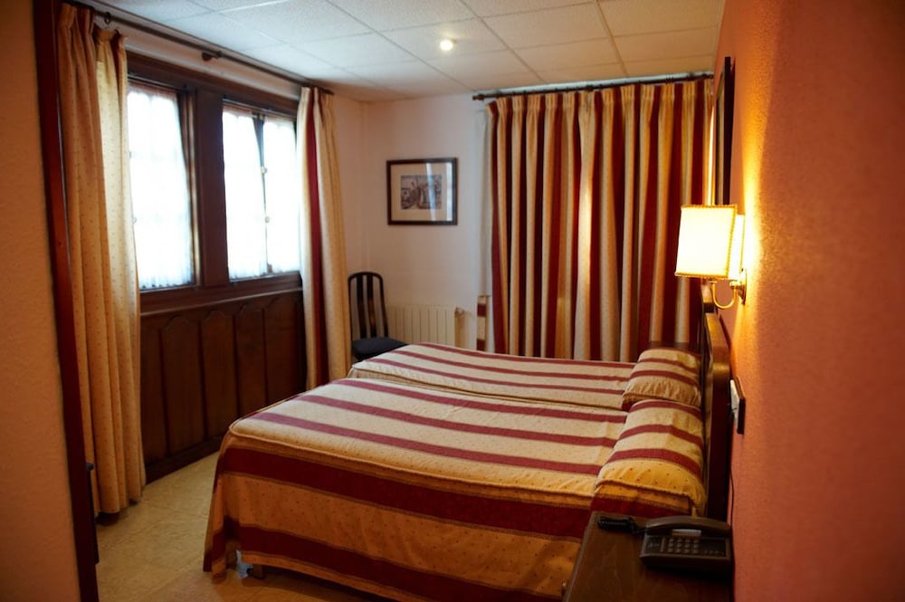 Standard Double or Twin Room photo 3