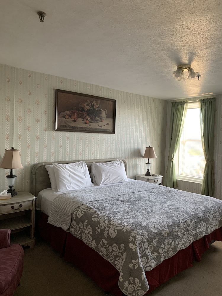 Deluxe Room, 1 King Bed photo 1