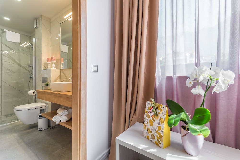Standard Double Room, 1 Queen Bed, Mountain View - Photo 2