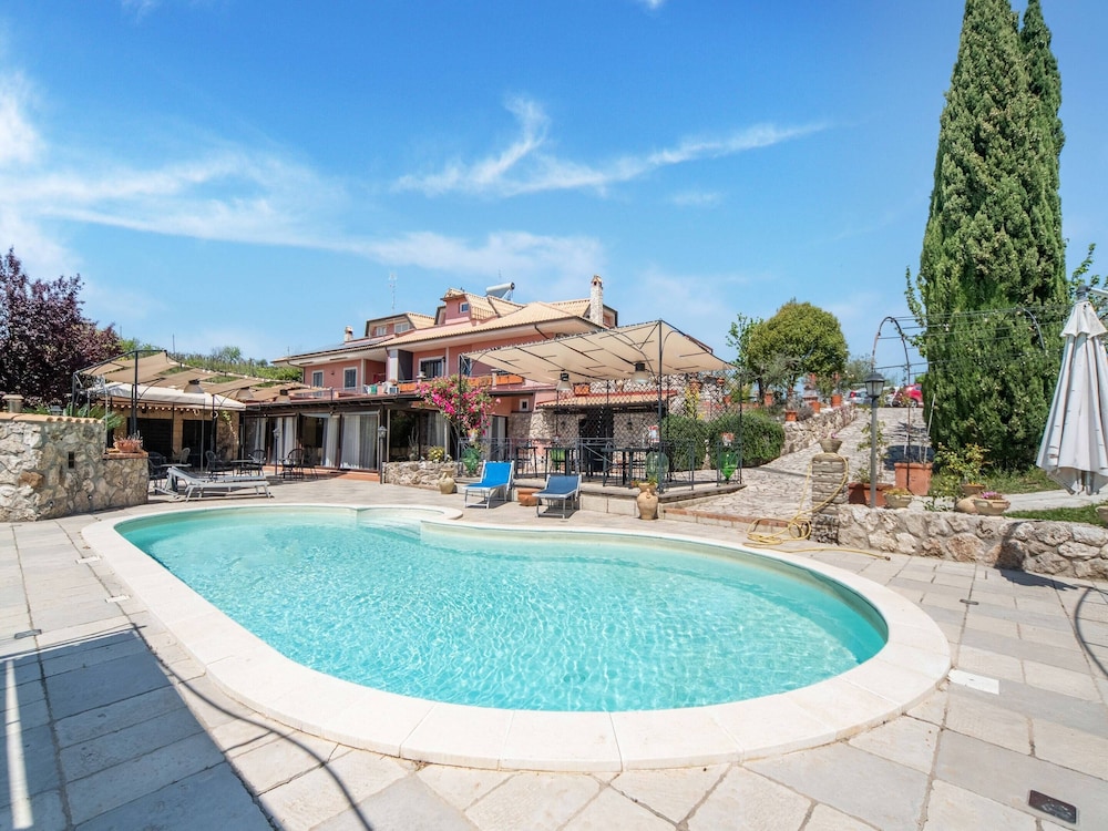 Villa photo 1