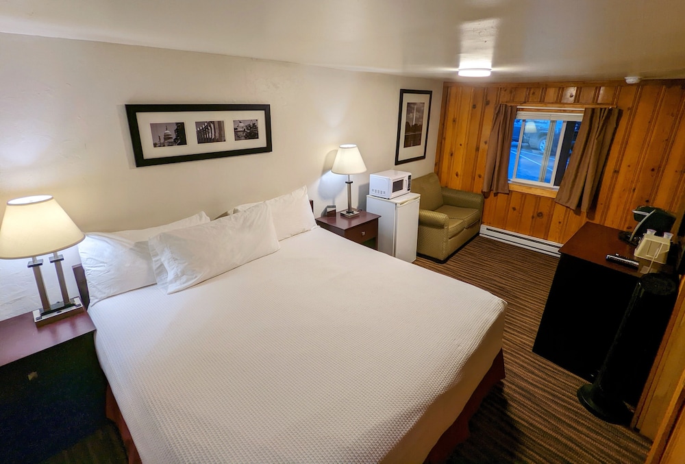 Superior Room, 1 King Bed photo 3