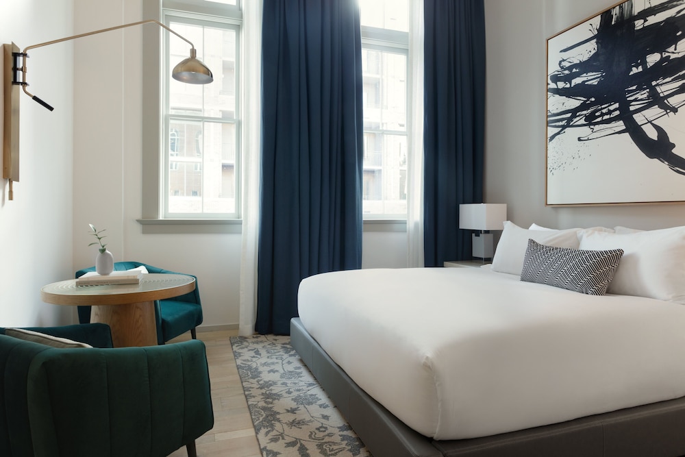 Room, 1 King Bed, Accessible Bathtub (Mobility) - Photo 6