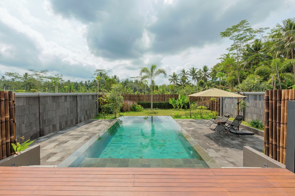 Executive Stupa Villa Pool - Photo 8