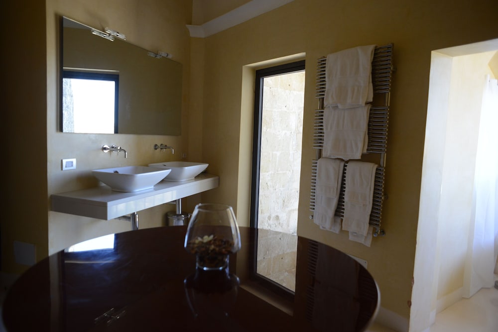 Superior Suite - Photo 8