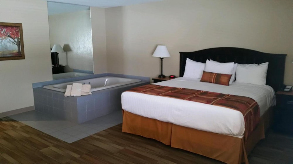 Standard Room, 1 King Bed (Jacuzzi) photo 2