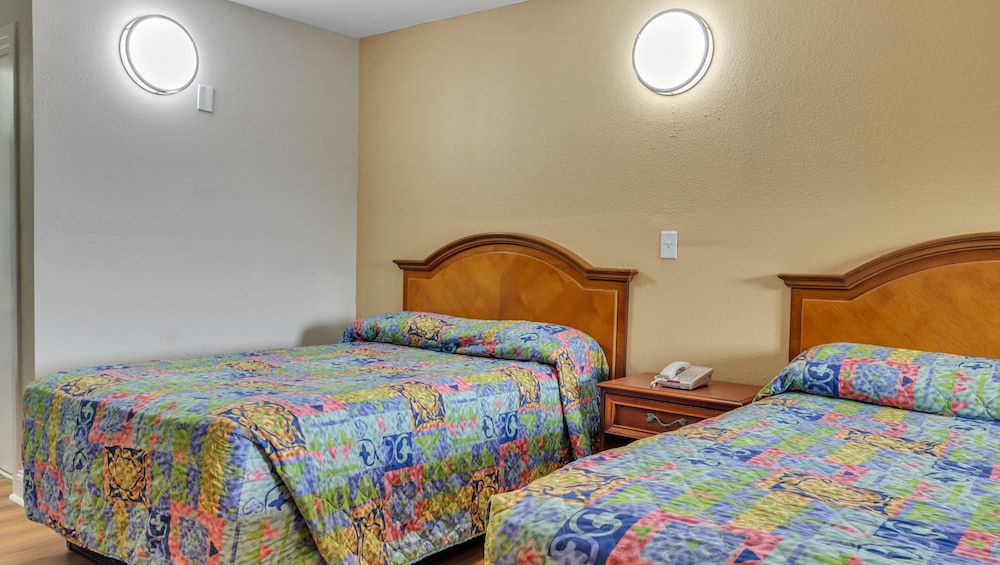 Room, 2 Double Beds, Smoking - Photo 1
