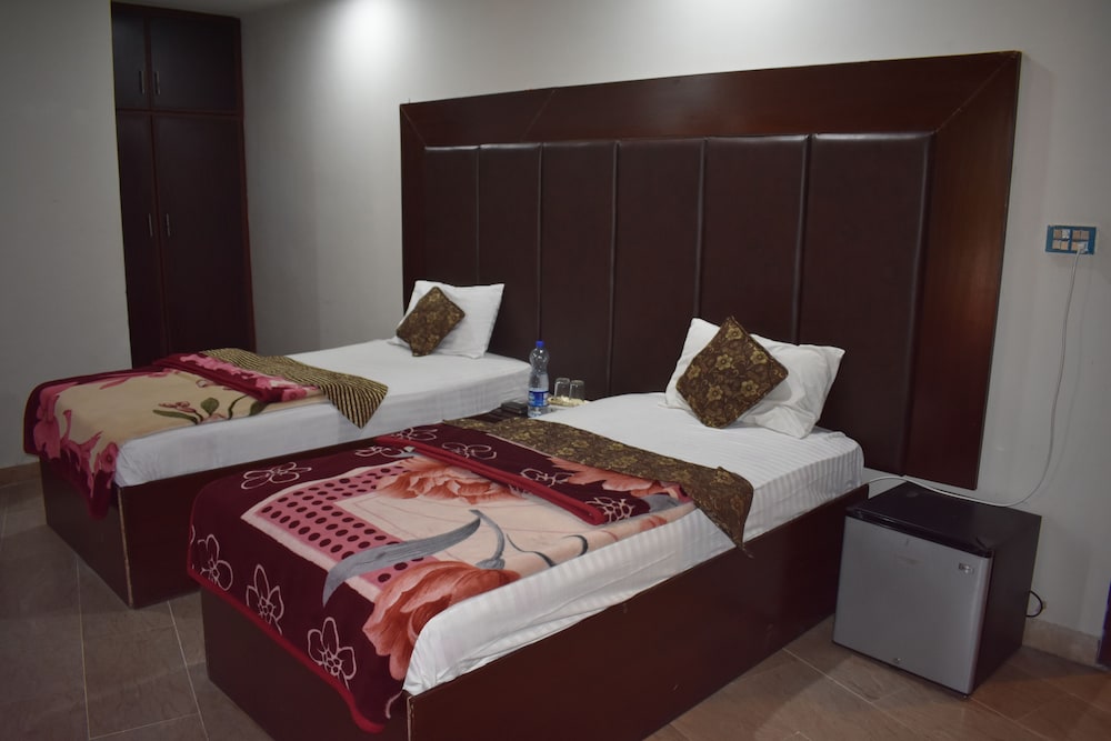 Deluxe Room, 1 King Bed photo 2