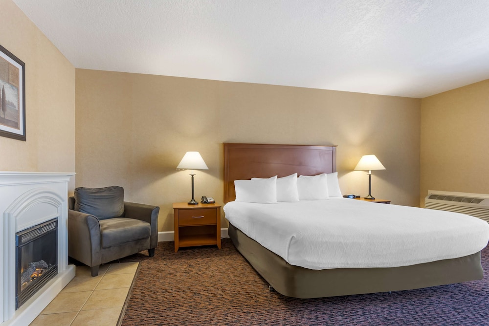 Standard Room, 1 King Bed, Non Smoking, Fireplace (Oversized Room) - Photo 2