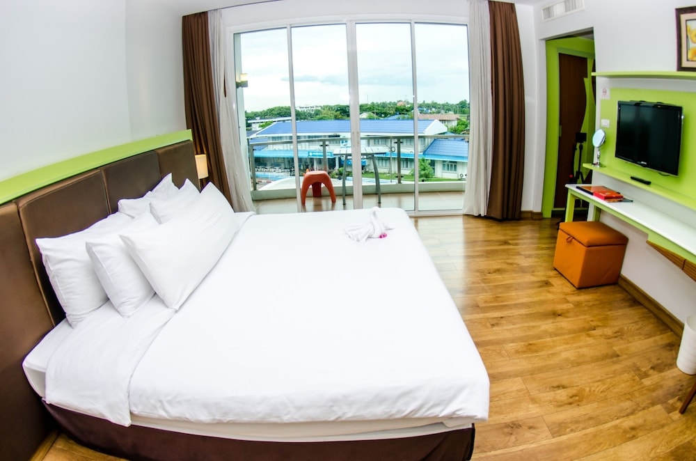 Deluxe Room - Photo 13