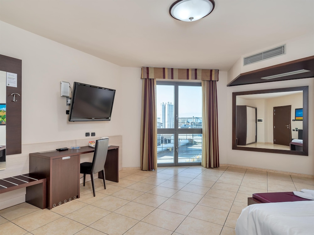 Junior Studio Suite, Non Smoking - Photo 3