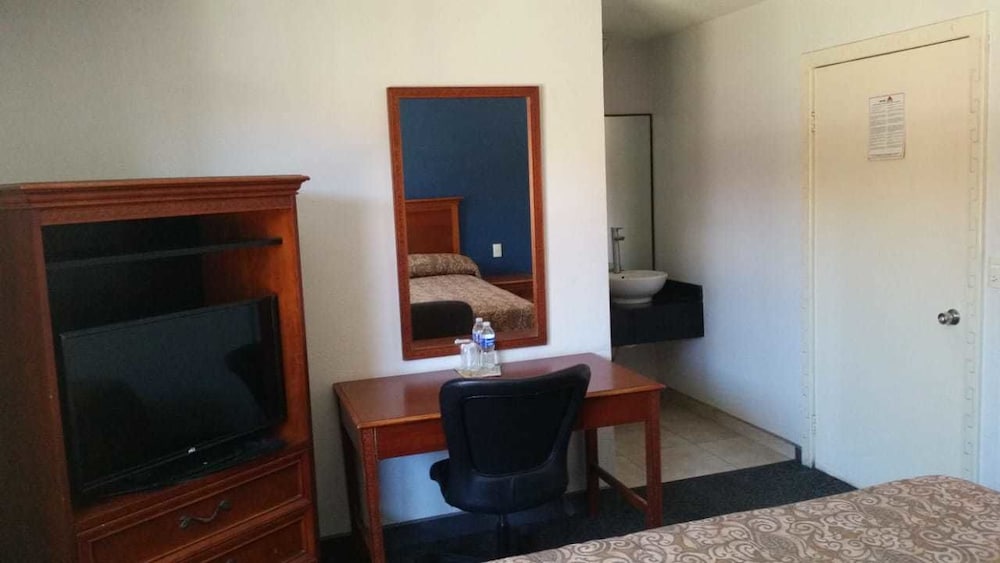 Classic Single Room, 1 Queen Bed