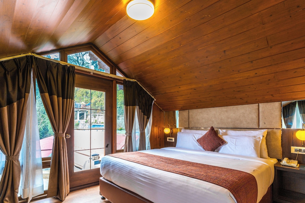 Attic View Room with Balcony photo 2