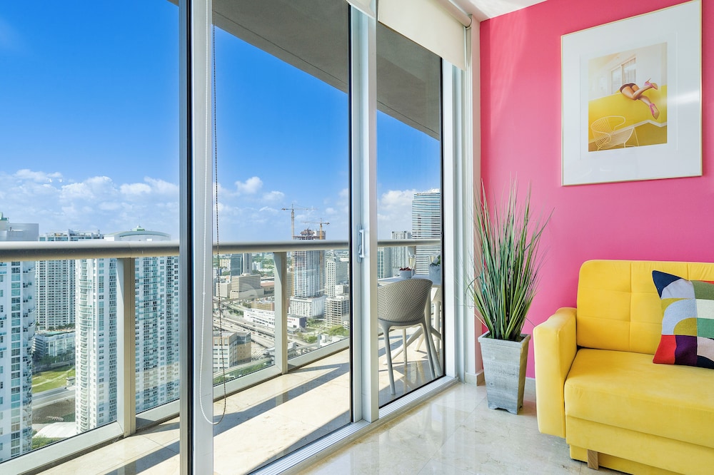 Boutique Apart, 1 King & Sofa Bed, Sauna, River/City Views, Balcony4206