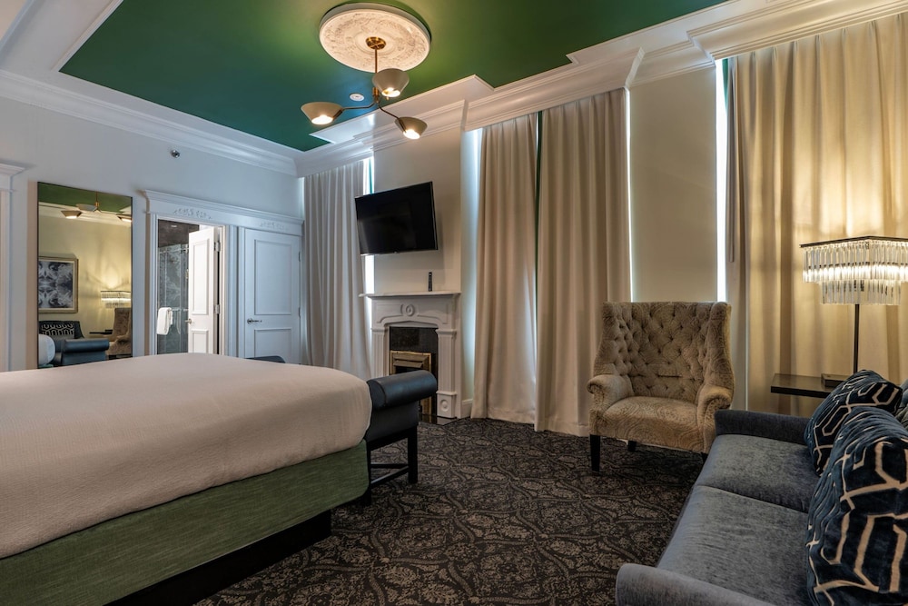 Grande King (Mobility Accessible with Roll-in Shower) - Photo 1