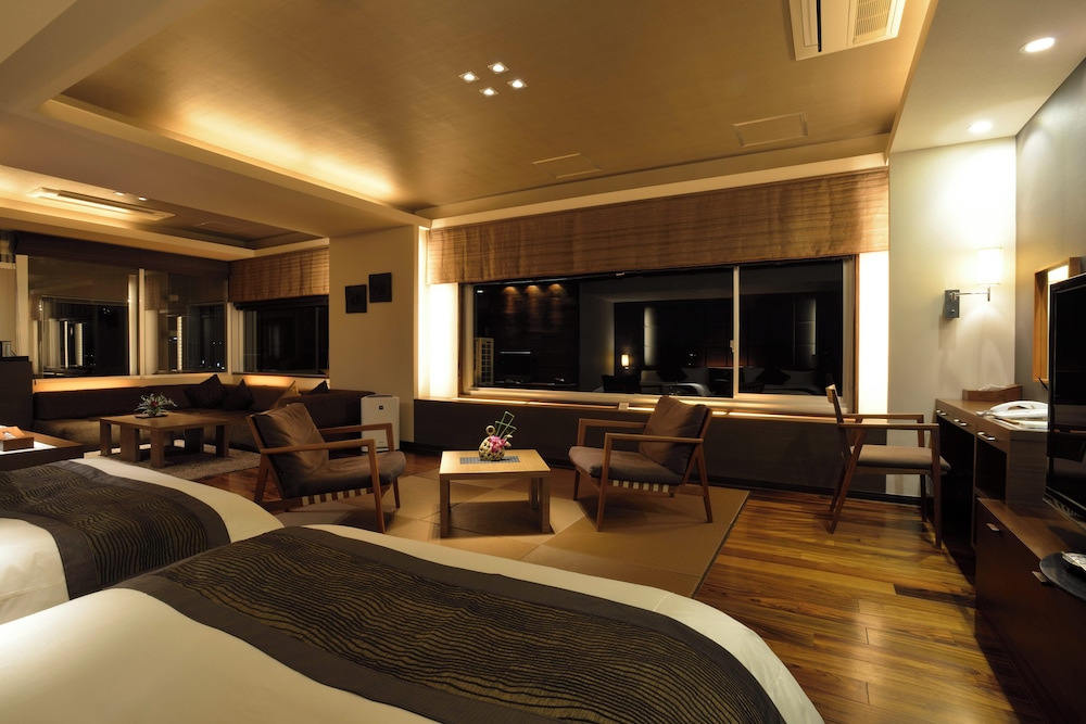 Suite Room, Top Floor, Non Smoking, Angel Road and Sea View photo 3
