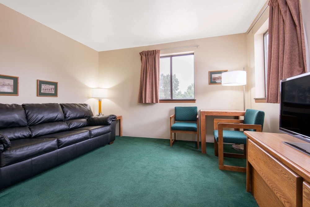 Studio Suite, 2 Queen Beds, Non Smoking - Photo 3