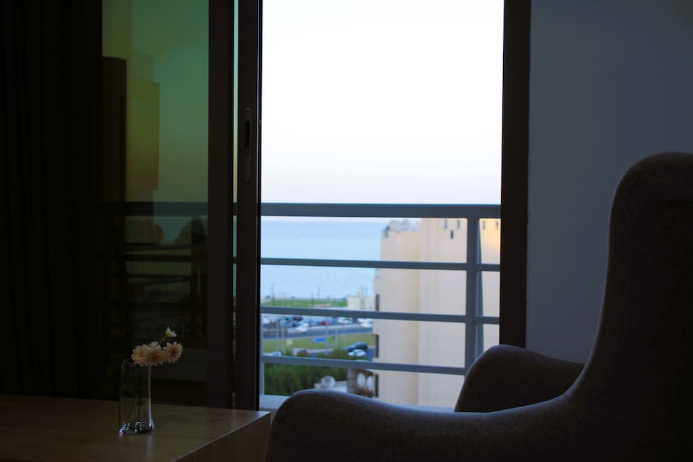 Deluxe Suite - Photo 8