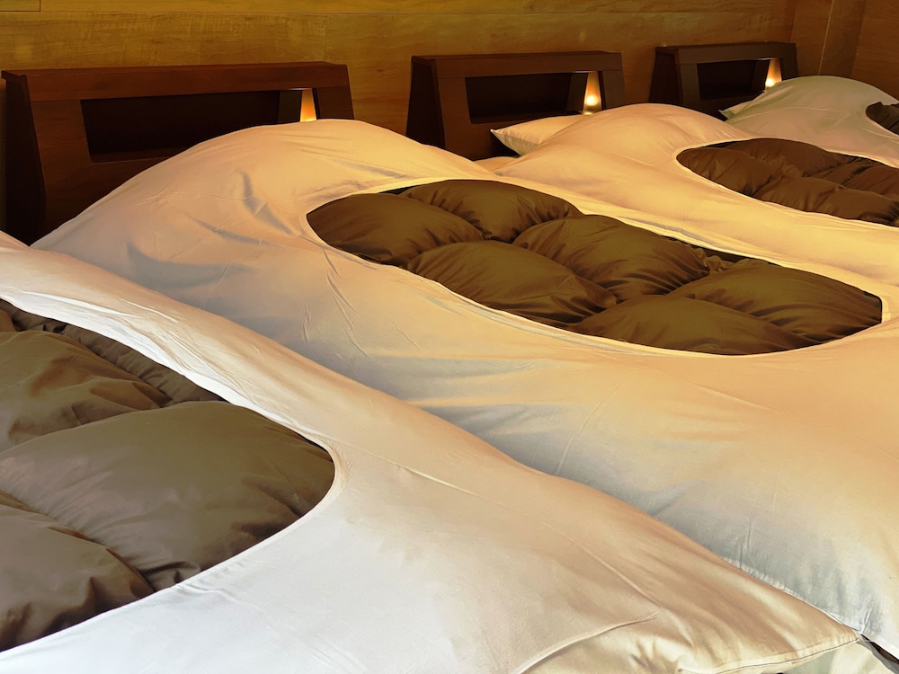 Quadruple Room - 502 thumbnail 6