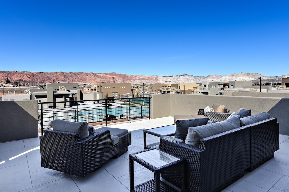 Townhome, Multiple Beds, Golf View (Poolside Perfection) photo 3