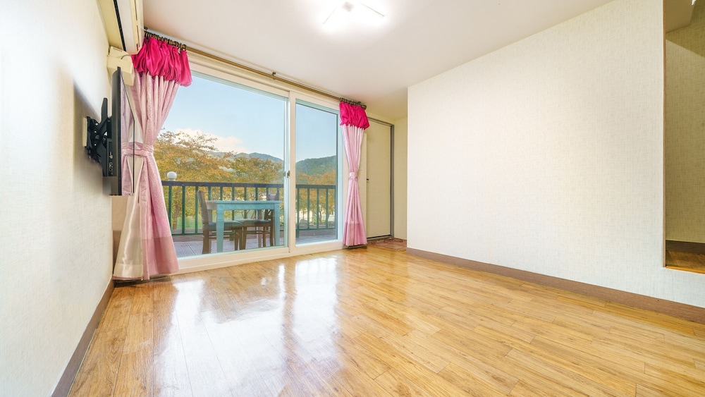 Basic Room, 1 Bedroom (Eunbit(river view)) - Photo 1