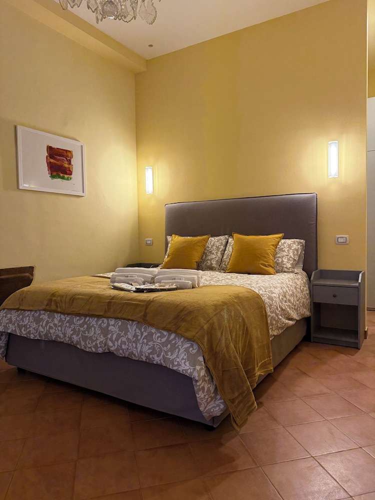 Comfort Suite, Balcony, City View