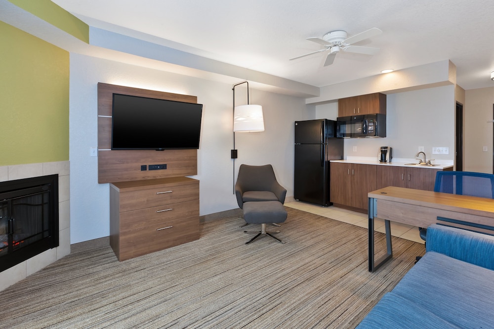 Suite, 1 King Bed (Additional Living and Dining Area) - Photo 2
