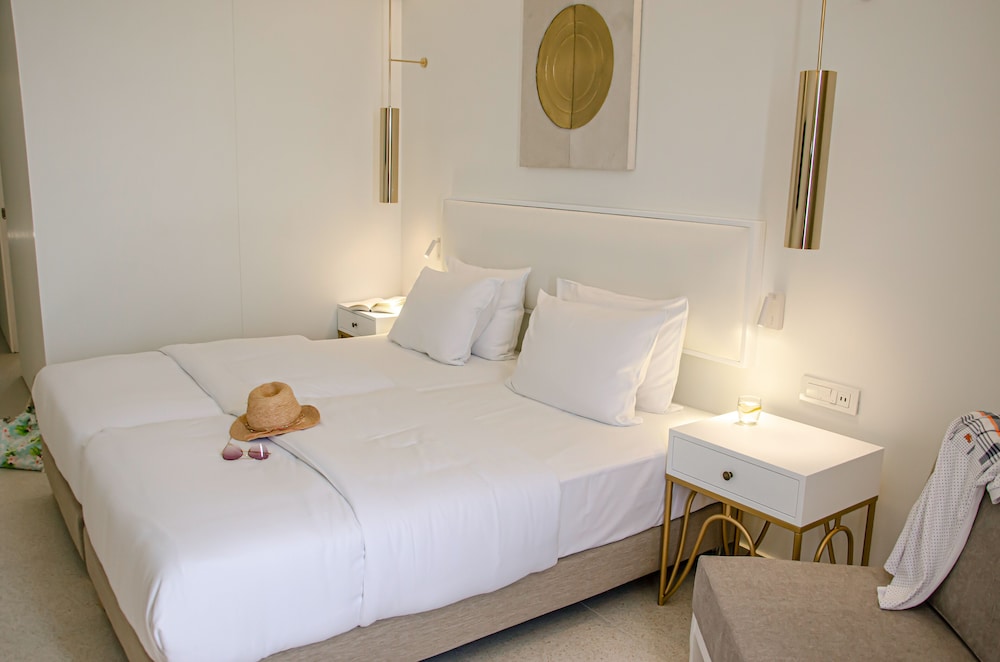 Standard Double Room, next to Pool, Bar and Dancefloor