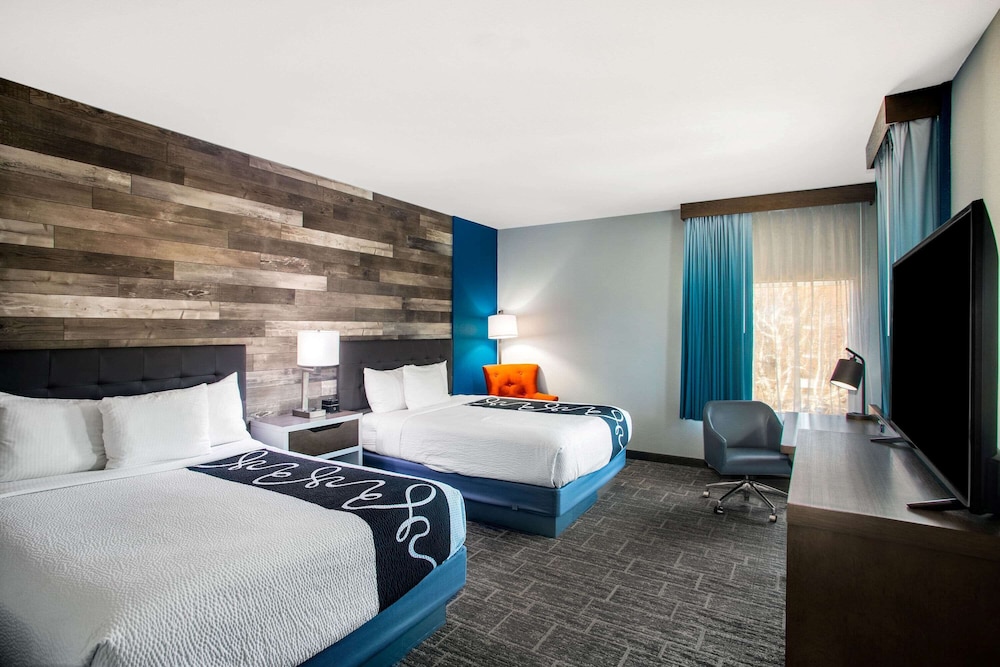 Room, 2 Queen Beds, Non Smoking, City View
