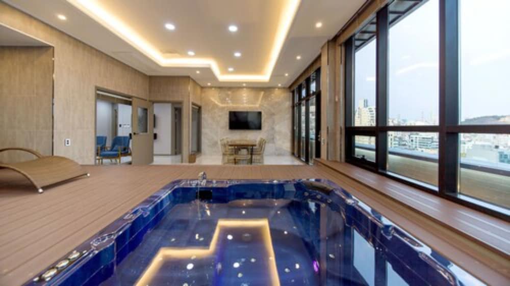 Penthouse Plus photo 2
