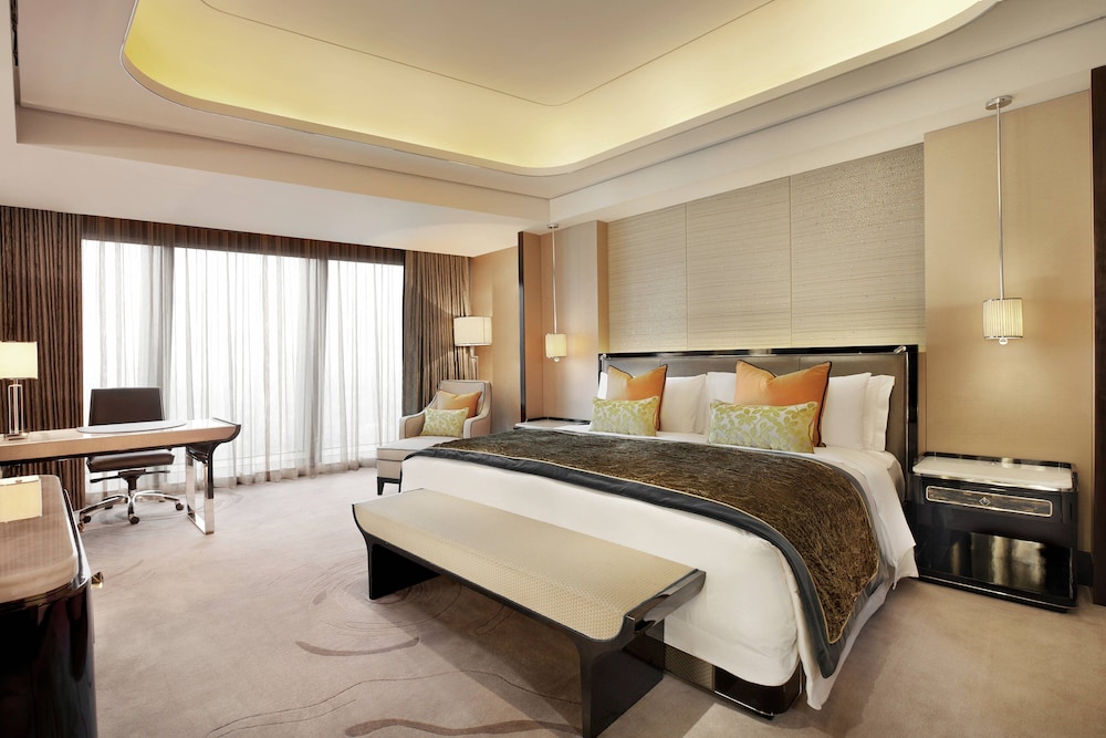 1 King Bed,Skyline View,Large Room - Photo 4
