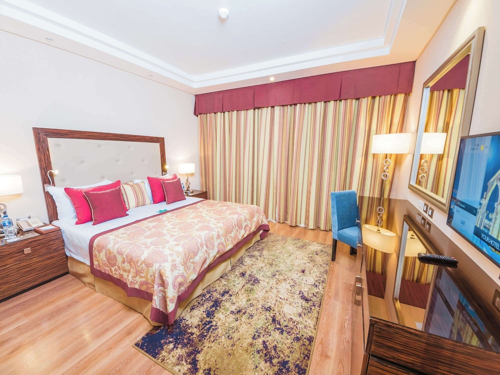 Superior Room, 1 King Bed (Aqua) photo 3