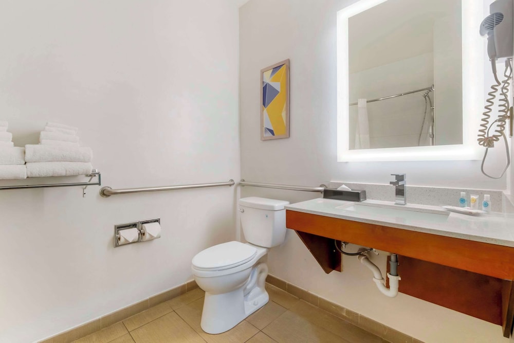 Suite, Multiple Beds, Accessible, Non Smoking (Efficiency) - Photo 2