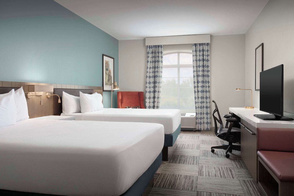 Room, 2 Queen Beds, Non Smoking (Drinks-Snacks) - Photo 2