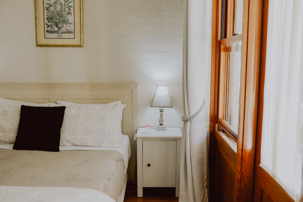 Deluxe Double Room, 1 Queen Bed, Garden View, Courtyard Area photo 1