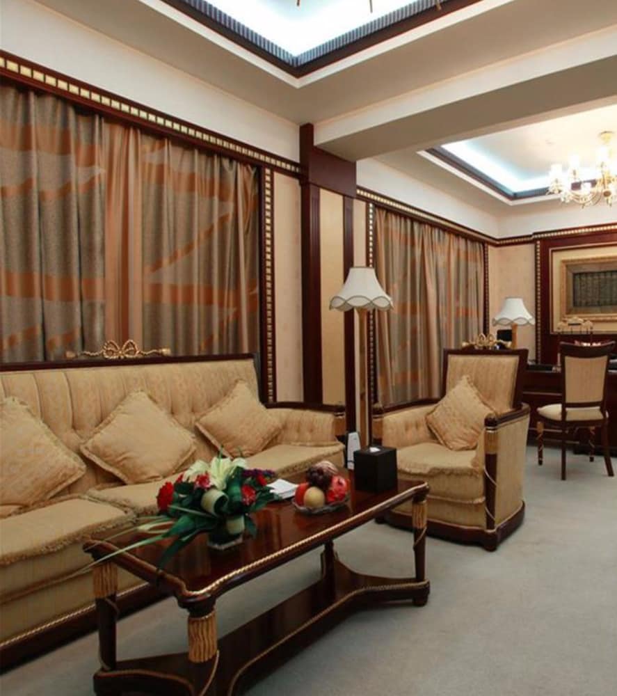 Deluxe Suite, 1 King Bed photo 3