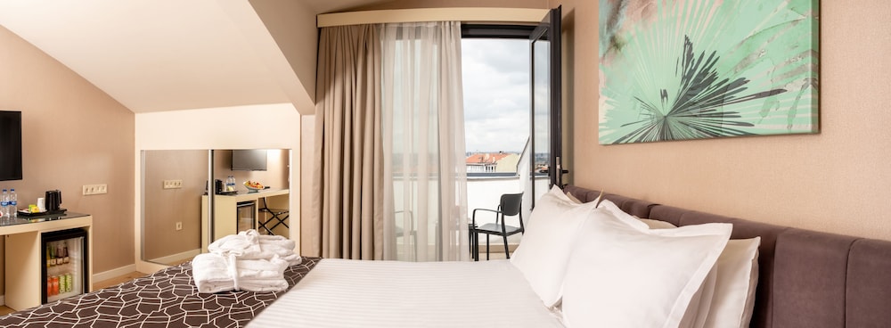Standard Loft, 1 Queen Bed, City View