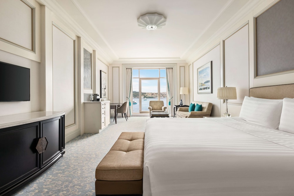 Premier Room, 1 King Bed (Bosphorus View) thumbnail 6
