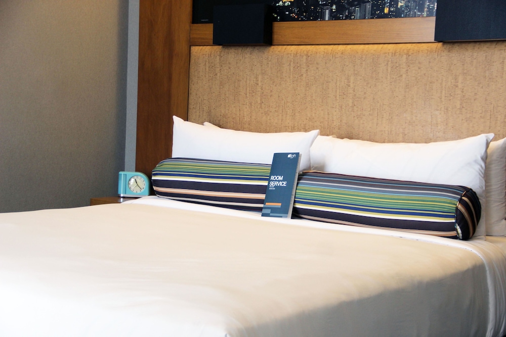 aloft, Room, 1 King Bed, City View photo 2