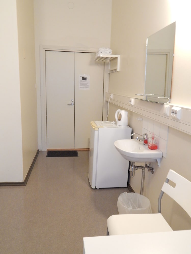 Basic Twin Room, Shared Bathroom - Photo 5