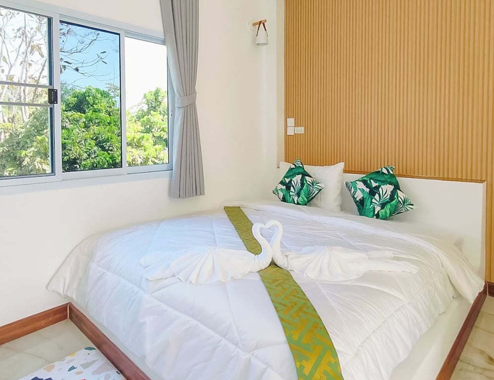 Deluxe Room, Pool View - Photo 11