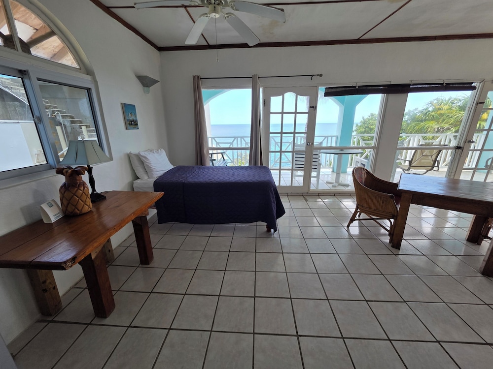 Sunset Suite: Room 14