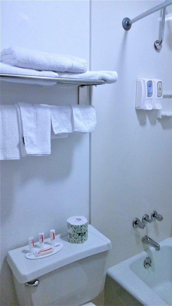 Suite, Multiple Beds, Non Smoking - Photo 4