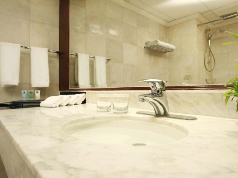 Standard Room, 2 Double Beds, Club Lounge Access - Photo 2