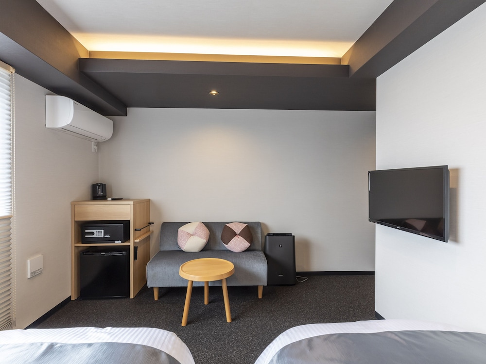 Superior Twin Room, Non Smoking - Photo 9